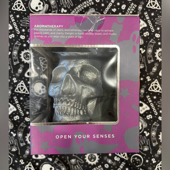 Mahli Spooky Glitter Skull Aroma Diffuser. New In Box - Picture 4 of 6